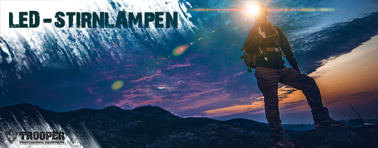 Mann mit einer Stirnlampe auf dem Kopf.