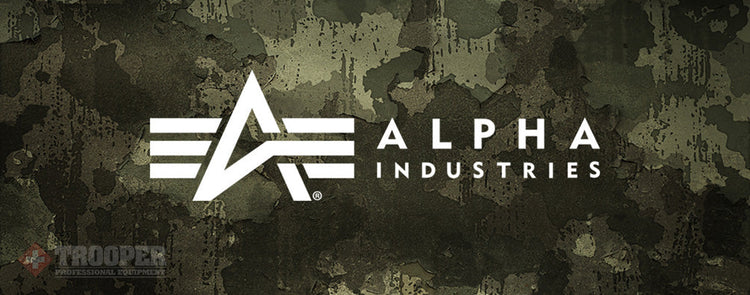 Alpha Industries Logo mit Camouflage-Hintergrund