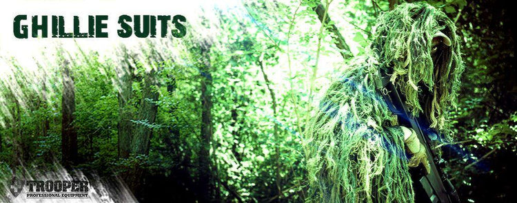 Tarnanzug-Ghillie in natürlicher Umgebung zur optimalen Tarnung
