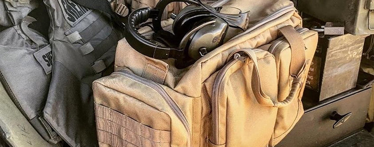 Taktische Einsatztasche im Kofferraum